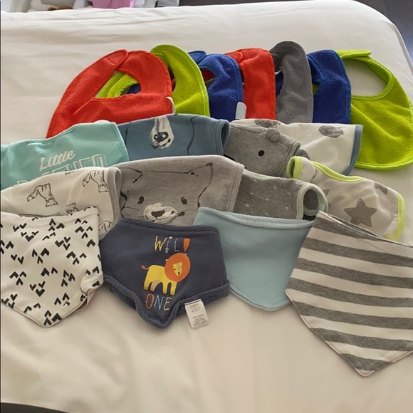 Lot of 19 bibs - Picture 1 of 1
